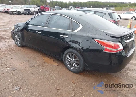2015 Nissan Altima 2.5 S z USA, uszkodzony, nr VIN 1N4AL3AP1FC571440
